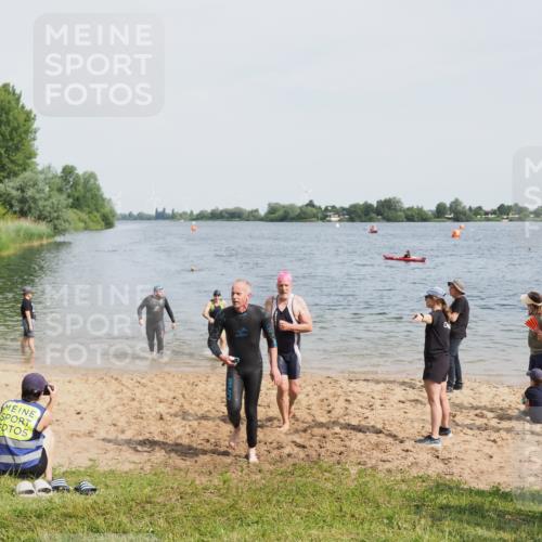 21.06.2025 - 27. Vierlanden-Triathlon MichiJ http://msf.ph/oto/8008358 15.06.2026 10:08:36 Schwimmen 380, 387, 437, 454, 469 meine-sportfotos.de