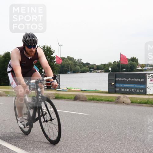 15.06.2025 - 27. Vierlanden-Triathlon H.Heesch http://msf.ph/oto/8008362 15.06.2025 10:47:32 Radfahren 114, 152, 410 meine-sportfotos.de