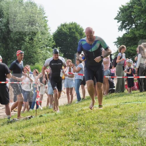 15.06.2025 - 27. Vierlanden-Triathlon KatJ http://msf.ph/oto/8008364 15.06.2025 10:06:48 Schwimmen 367, 386, 388, 396, 423, 440, 441, 457 meine-sportfotos.de