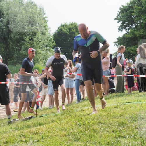 15.06.2025 - 27. Vierlanden-Triathlon KatJ http://msf.ph/oto/8008372 15.06.2025 10:06:48 Schwimmen 367, 386, 388, 396, 423, 440, 441, 457 meine-sportfotos.de