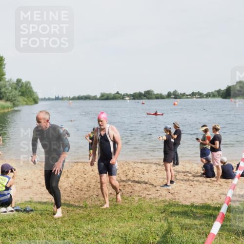 21.06.2025 - 27. Vierlanden-Triathlon MichiJ http://msf.ph/oto/8008374 15.06.2026 10:08:38 Schwimmen 380, 387, 437, 454, 469 meine-sportfotos.de