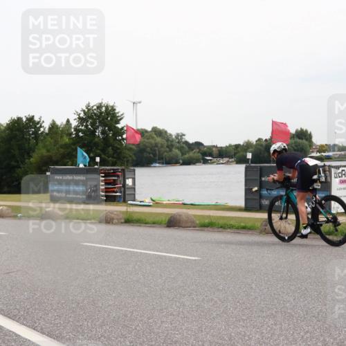15.06.2025 - 27. Vierlanden-Triathlon H.Heesch http://msf.ph/oto/8008376 15.06.2025 10:47:32 Radfahren 114, 152, 410 meine-sportfotos.de
