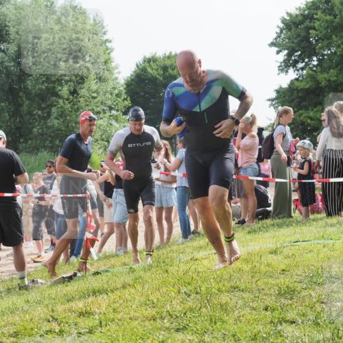 15.06.2025 - 27. Vierlanden-Triathlon KatJ http://msf.ph/oto/8008377 15.06.2025 10:06:48 Schwimmen 367, 386, 388, 396, 423, 440, 441, 457 meine-sportfotos.de