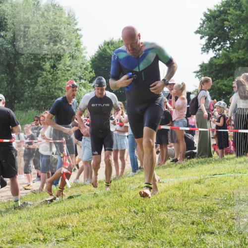 15.06.2025 - 27. Vierlanden-Triathlon KatJ http://msf.ph/oto/8008380 15.06.2025 10:06:48 Schwimmen 367, 386, 388, 396, 423, 440, 441, 457 meine-sportfotos.de