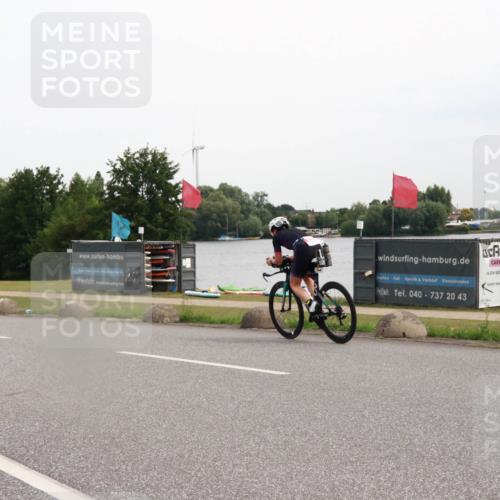 15.06.2025 - 27. Vierlanden-Triathlon H.Heesch http://msf.ph/oto/8008382 15.06.2025 10:47:32 Radfahren 114, 152, 410 meine-sportfotos.de