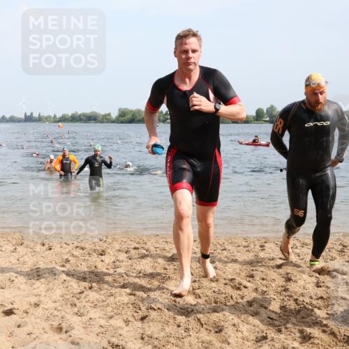 15.06.2025 - 27. Vierlanden-Triathlon Lena Gebhardt http://msf.ph/oto/8008384 15.06.2025 10:05:56 Schwimmen 362, 372, 410, 435, 442, 458 meine-sportfotos.de