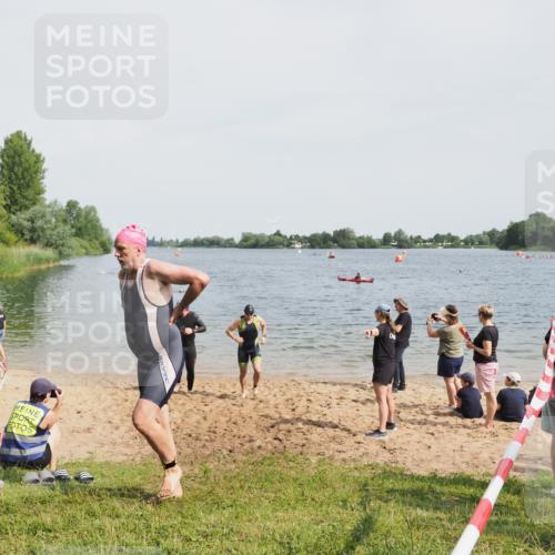 21.06.2025 - 27. Vierlanden-Triathlon MichiJ http://msf.ph/oto/8008391 15.06.2026 10:08:39 Schwimmen 380, 387, 437, 454, 469 meine-sportfotos.de