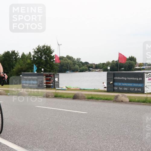 15.06.2025 - 27. Vierlanden-Triathlon H.Heesch http://msf.ph/oto/8008392 15.06.2025 10:47:36 Radfahren 228, 410, 414 meine-sportfotos.de