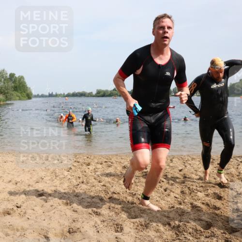 15.06.2025 - 27. Vierlanden-Triathlon Lena Gebhardt http://msf.ph/oto/8008414 15.06.2025 10:05:57 Schwimmen 362, 372, 410, 435, 442, 448, 458 meine-sportfotos.de