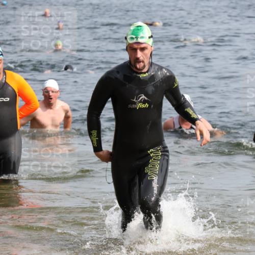 15.06.2025 - 27. Vierlanden-Triathlon Lena Gebhardt http://msf.ph/oto/8008424 15.06.2025 10:05:59 Schwimmen 362, 369, 372, 410, 435, 448, 458 meine-sportfotos.de