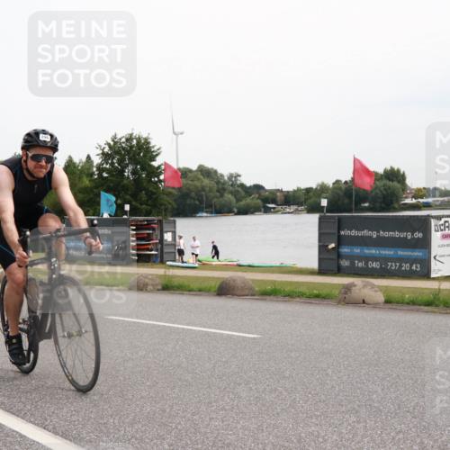15.06.2025 - 27. Vierlanden-Triathlon H.Heesch http://msf.ph/oto/8008425 15.06.2025 10:47:51 Radfahren 396, 402, 1397 meine-sportfotos.de