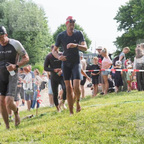 15.06.2025 - 27. Vierlanden-Triathlon KatJ http://msf.ph/oto/8008442 15.06.2025 10:06:50 Schwimmen 367, 386, 388, 396, 423, 441, 457 meine-sportfotos.de