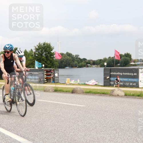 21.06.2025 - 27. Vierlanden-Triathlon H.Heesch http://msf.ph/oto/8008458 15.06.2025 12:16:50 Radfahren 808, 838, 862, 918 meine-sportfotos.de