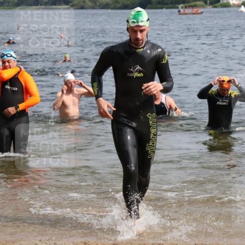 15.06.2025 - 27. Vierlanden-Triathlon Lena Gebhardt http://msf.ph/oto/8008464 15.06.2025 10:06:00 Schwimmen 362, 369, 372, 410, 435, 448, 458 meine-sportfotos.de