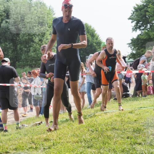15.06.2025 - 27. Vierlanden-Triathlon KatJ http://msf.ph/oto/8008467 15.06.2025 10:06:51 Schwimmen 367, 386, 388, 396, 423, 441, 457 meine-sportfotos.de