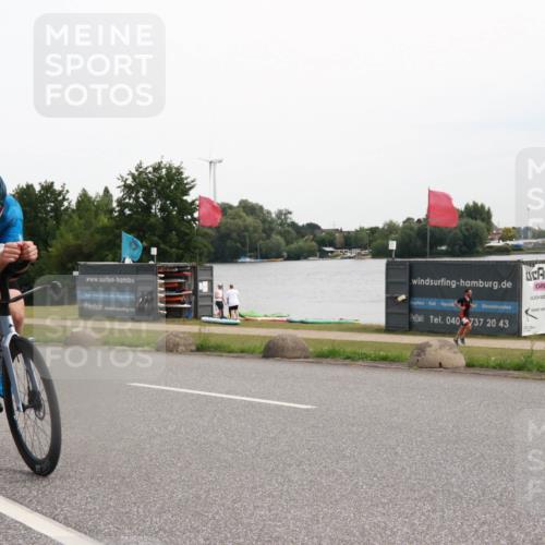15.06.2025 - 27. Vierlanden-Triathlon H.Heesch http://msf.ph/oto/8008471 15.06.2025 10:47:59 Radfahren 27, 37, 168, 172 meine-sportfotos.de