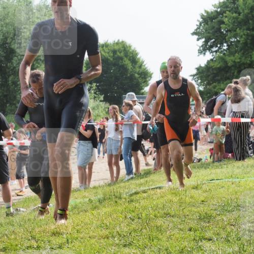 15.06.2025 - 27. Vierlanden-Triathlon KatJ http://msf.ph/oto/8008474 15.06.2025 10:06:52 Schwimmen 367, 386, 388, 396, 423, 441, 457 meine-sportfotos.de
