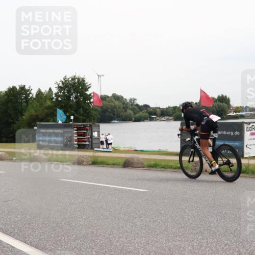 15.06.2025 - 27. Vierlanden-Triathlon H.Heesch http://msf.ph/oto/8008480 15.06.2025 10:48:01 Radfahren 27, 37, 172 meine-sportfotos.de