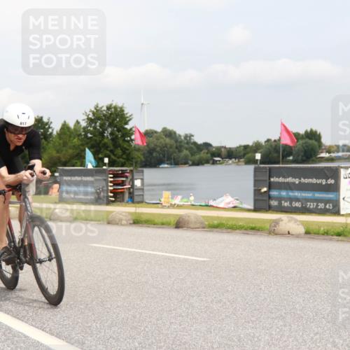 21.06.2025 - 27. Vierlanden-Triathlon H.Heesch http://msf.ph/oto/8008489 15.06.2025 12:16:58 Radfahren 667, 817 meine-sportfotos.de