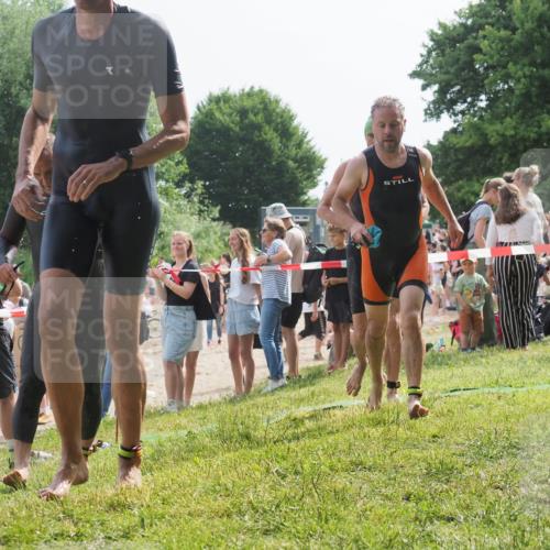 15.06.2025 - 27. Vierlanden-Triathlon KatJ http://msf.ph/oto/8008494 15.06.2025 10:06:52 Schwimmen 367, 386, 388, 396, 423, 441, 457 meine-sportfotos.de