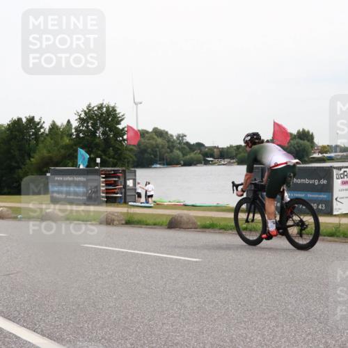 15.06.2025 - 27. Vierlanden-Triathlon H.Heesch http://msf.ph/oto/8008497 15.06.2025 10:48:03 Radfahren 27, 37, 109 meine-sportfotos.de