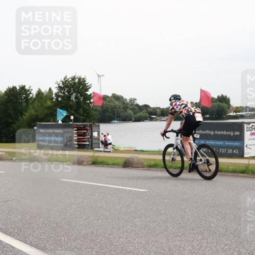 15.06.2025 - 27. Vierlanden-Triathlon H.Heesch http://msf.ph/oto/8008514 15.06.2025 10:48:10 Radfahren 109, 142, 187 meine-sportfotos.de