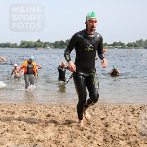 15.06.2025 - 27. Vierlanden-Triathlon Lena Gebhardt http://msf.ph/oto/8008518 15.06.2025 10:06:03 Schwimmen 362, 369, 372, 381, 410, 418, 448, 455, 458 meine-sportfotos.de