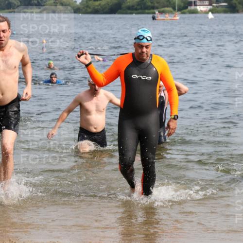 15.06.2025 - 27. Vierlanden-Triathlon Lena Gebhardt http://msf.ph/oto/8008524 15.06.2025 10:06:04 Schwimmen 362, 369, 370, 372, 381, 410, 418, 448, 455, 458 meine-sportfotos.de