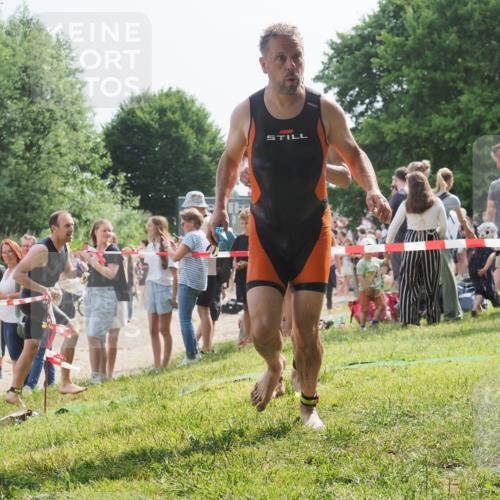 15.06.2025 - 27. Vierlanden-Triathlon KatJ http://msf.ph/oto/8008527 15.06.2025 10:06:53 Schwimmen 367, 386, 388, 396, 423, 441, 457, 467 meine-sportfotos.de