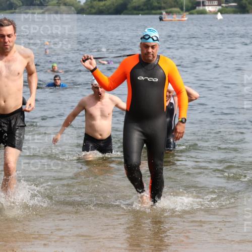 15.06.2025 - 27. Vierlanden-Triathlon Lena Gebhardt http://msf.ph/oto/8008531 15.06.2025 10:06:04 Schwimmen 362, 369, 370, 372, 381, 410, 418, 448, 455, 458 meine-sportfotos.de