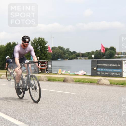 21.06.2025 - 27. Vierlanden-Triathlon H.Heesch http://msf.ph/oto/8008537 15.06.2025 12:17:04 Radfahren 667, 691, 817, 923 meine-sportfotos.de
