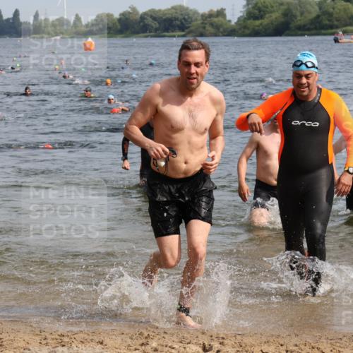 15.06.2025 - 27. Vierlanden-Triathlon Lena Gebhardt http://msf.ph/oto/8008538 15.06.2025 10:06:05 Schwimmen 362, 369, 370, 372, 381, 410, 418, 448, 455, 458 meine-sportfotos.de