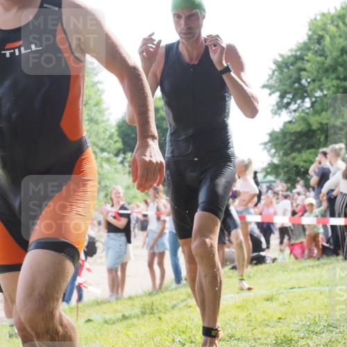 15.06.2025 - 27. Vierlanden-Triathlon KatJ http://msf.ph/oto/8008540 15.06.2025 10:06:54 Schwimmen 367, 386, 388, 396, 423, 429, 441, 457, 467 meine-sportfotos.de