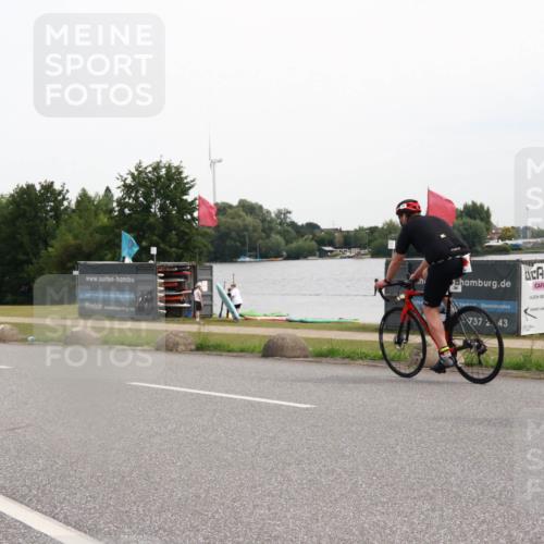 15.06.2025 - 27. Vierlanden-Triathlon H.Heesch http://msf.ph/oto/8008543 15.06.2025 10:48:21 Radfahren 22, 34, 93, 139, 393 meine-sportfotos.de
