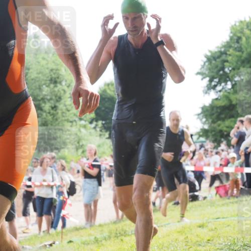 15.06.2025 - 27. Vierlanden-Triathlon KatJ http://msf.ph/oto/8008547 15.06.2025 10:06:54 Schwimmen 367, 386, 388, 396, 423, 429, 441, 457, 467 meine-sportfotos.de