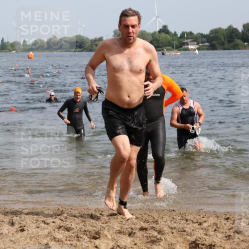 15.06.2025 - 27. Vierlanden-Triathlon Lena Gebhardt http://msf.ph/oto/8008549 15.06.2025 10:06:06 Schwimmen 362, 369, 370, 372, 381, 410, 418, 448, 455 meine-sportfotos.de