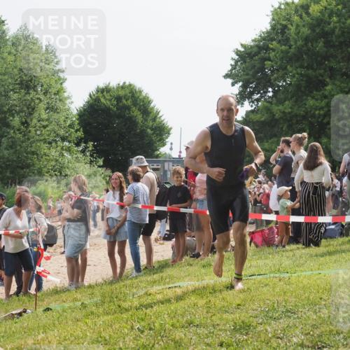 15.06.2025 - 27. Vierlanden-Triathlon KatJ http://msf.ph/oto/8008553 15.06.2025 10:06:55 Schwimmen 367, 386, 388, 396, 423, 429, 441, 457, 467 meine-sportfotos.de
