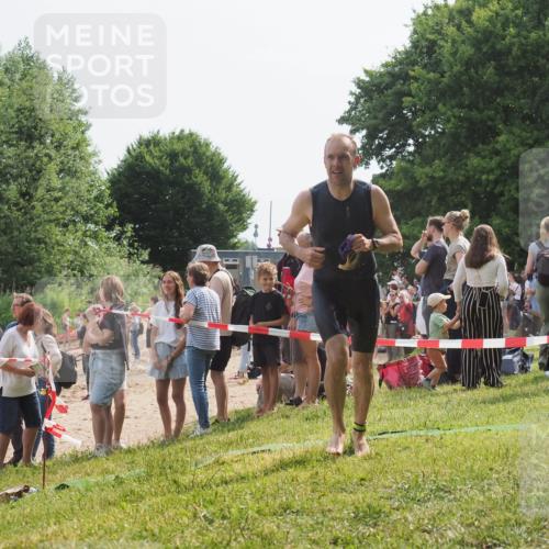 15.06.2025 - 27. Vierlanden-Triathlon KatJ http://msf.ph/oto/8008560 15.06.2025 10:06:55 Schwimmen 367, 386, 388, 396, 423, 429, 441, 457, 467 meine-sportfotos.de