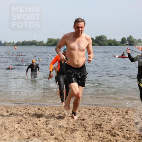 15.06.2025 - 27. Vierlanden-Triathlon Lena Gebhardt http://msf.ph/oto/8008563 15.06.2025 10:06:07 Schwimmen 362, 369, 370, 381, 410, 418, 448, 455 meine-sportfotos.de