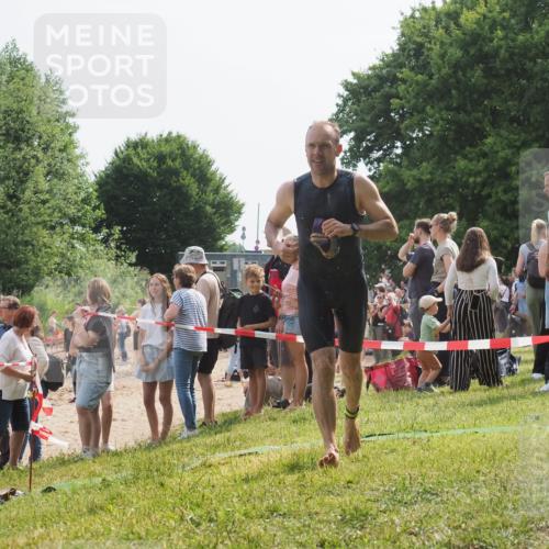 15.06.2025 - 27. Vierlanden-Triathlon KatJ http://msf.ph/oto/8008565 15.06.2025 10:06:55 Schwimmen 367, 386, 388, 396, 423, 429, 441, 457, 467 meine-sportfotos.de
