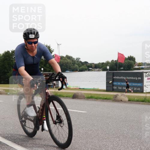 15.06.2025 - 27. Vierlanden-Triathlon H.Heesch http://msf.ph/oto/8008567 15.06.2025 10:48:22 Radfahren 22, 34, 93, 139, 393 meine-sportfotos.de