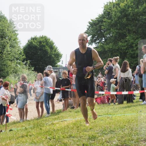 15.06.2025 - 27. Vierlanden-Triathlon KatJ http://msf.ph/oto/8008569 15.06.2025 10:06:55 Schwimmen 367, 386, 388, 396, 423, 429, 441, 457, 467 meine-sportfotos.de