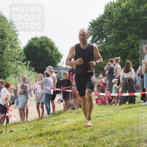 15.06.2025 - 27. Vierlanden-Triathlon KatJ http://msf.ph/oto/8008575 15.06.2025 10:06:55 Schwimmen 367, 386, 388, 396, 423, 429, 441, 457, 467 meine-sportfotos.de