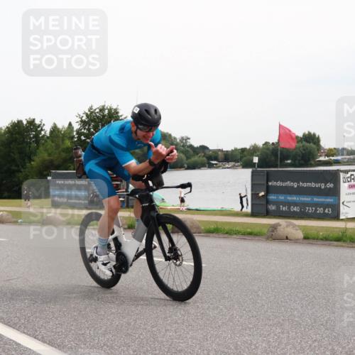 15.06.2025 - 27. Vierlanden-Triathlon H.Heesch http://msf.ph/oto/8008581 15.06.2025 10:48:30 Radfahren 14, 422 meine-sportfotos.de