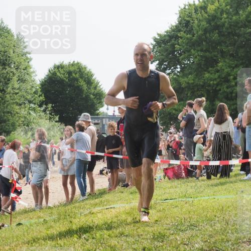 15.06.2025 - 27. Vierlanden-Triathlon KatJ http://msf.ph/oto/8008583 15.06.2025 10:06:55 Schwimmen 367, 386, 388, 396, 423, 429, 441, 457, 467 meine-sportfotos.de