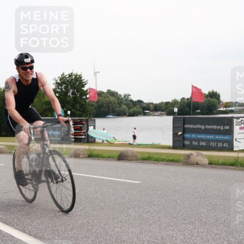 15.06.2025 - 27. Vierlanden-Triathlon H.Heesch http://msf.ph/oto/8008590 15.06.2025 10:48:38 Radfahren 376, 512 meine-sportfotos.de