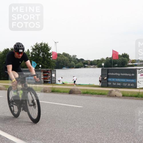15.06.2025 - 27. Vierlanden-Triathlon H.Heesch http://msf.ph/oto/8008592 15.06.2025 10:48:42 Radfahren 167, 376 meine-sportfotos.de