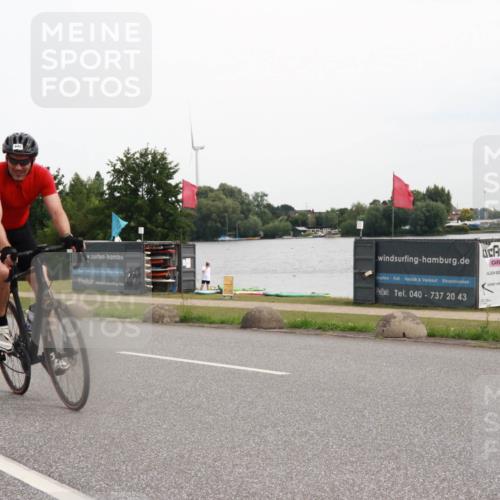 15.06.2025 - 27. Vierlanden-Triathlon H.Heesch http://msf.ph/oto/8008629 15.06.2025 10:49:01 Radfahren 229, 358, 378, 440 meine-sportfotos.de