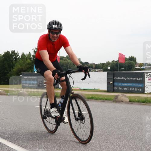 15.06.2025 - 27. Vierlanden-Triathlon H.Heesch http://msf.ph/oto/8008638 15.06.2025 10:49:01 Radfahren 229, 358, 378, 440 meine-sportfotos.de