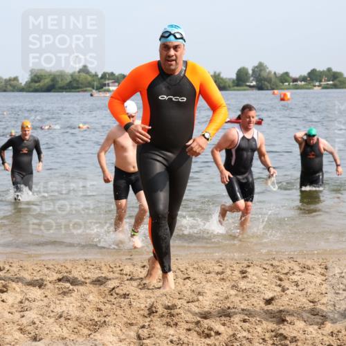 15.06.2025 - 27. Vierlanden-Triathlon Lena Gebhardt http://msf.ph/oto/8008647 15.06.2025 10:06:09 Schwimmen 362, 369, 370, 381, 418, 447, 448, 455 meine-sportfotos.de